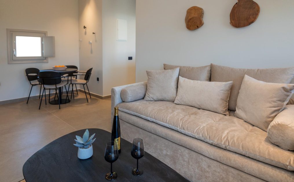 Superior Suite with a private hot tub & sea view (10)